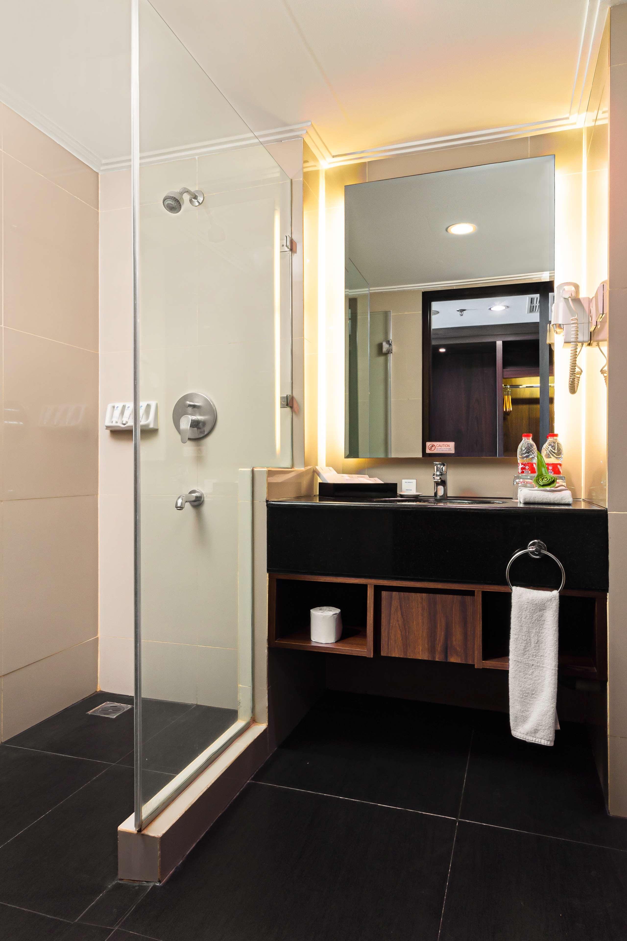 Best Western Rose Quartz Inn Chester Exterior photo